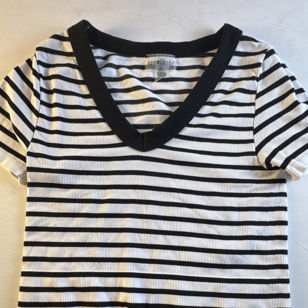 Eye Candy Black White Striped Ribbed Cropped V-Neck T-Shirt L/XL Short Sleeve